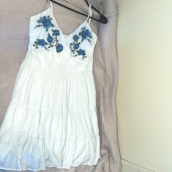 Summer white dress - Picture 3 of 6